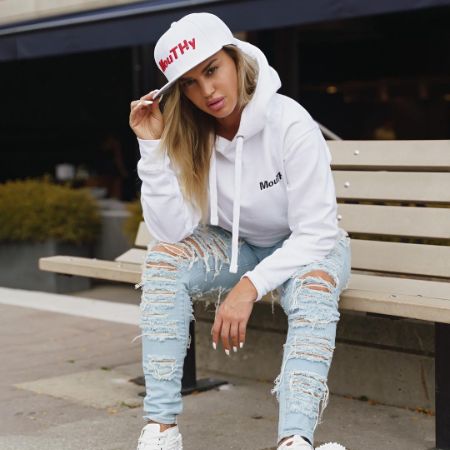 She is looking beautiful in grunj pant and white hoodie.